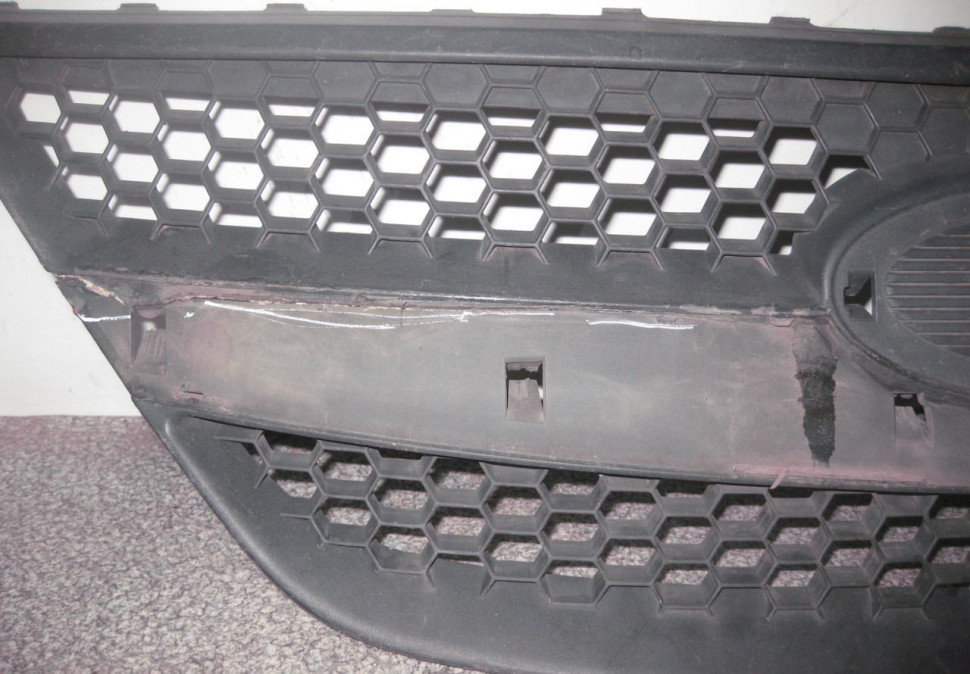 Решетка радиатора Lada Largus (трещина) oem 8450000248 (скл-3) Решетка радиатора Lada Largus (трещина) oem 8450000248 (скл-3)