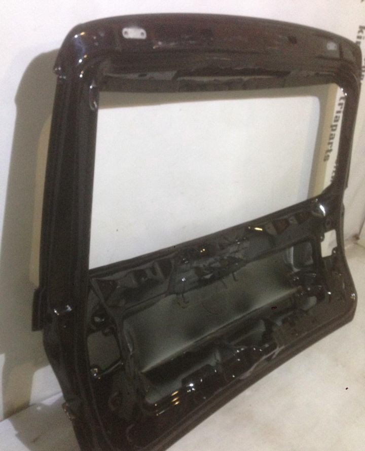 Крышка багажника Volkswagen Touareg NF oem 7P6827025 (скл-3) Крышка багажника Volkswagen Touareg NF oem 7P6827025 (скл-3)