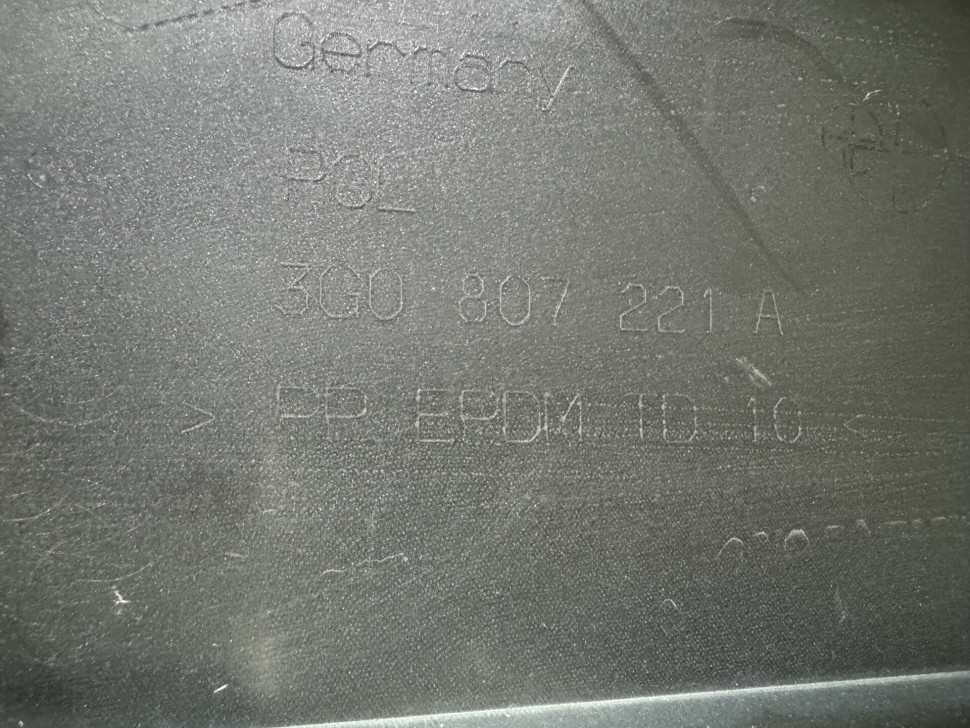 Бампер передний Volkswagen Passat B8 дорестайлинг 2015 OEM 3G0807221