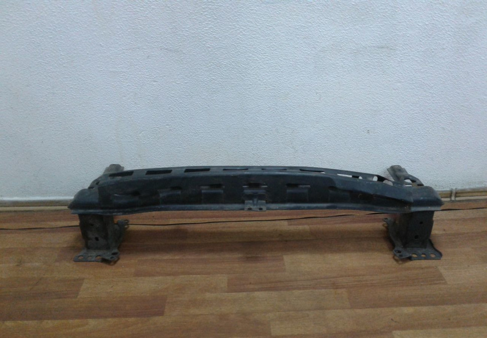 Усилитель переднего бампера Volkswagen Golf 6 oem 5k0807109