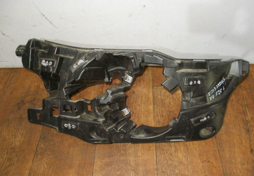 Кронштейн противотуманной фары левый бу BMW X4 F26 OEM 51117338563