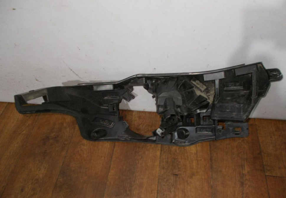Кронштейн противотуманной фары левый бу BMW X4 F26 OEM 51117338563