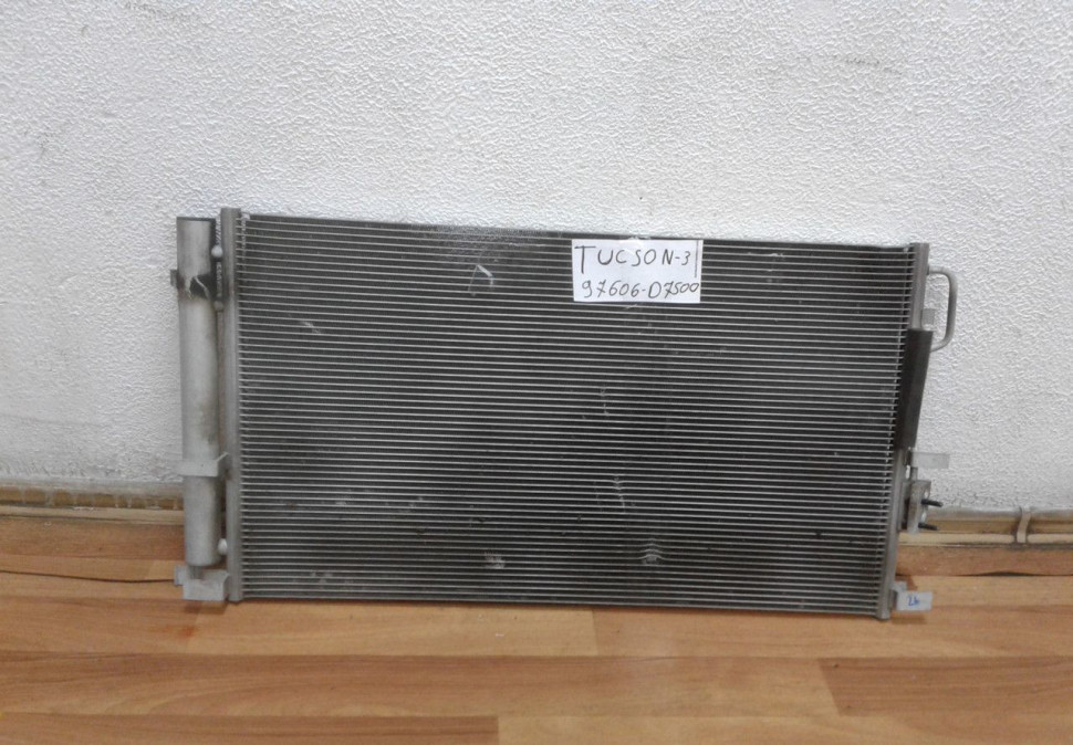 Радиатор кондиционера Hyundai Tucson 3 oem 97606d7500