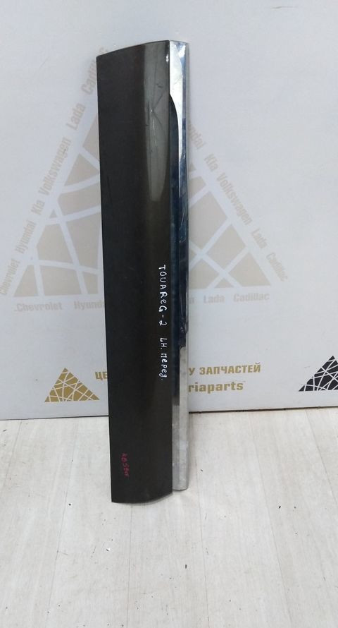 Молдинг двери передний левый Volkswagen Touareg 2 10-18 oem 7P6854939M