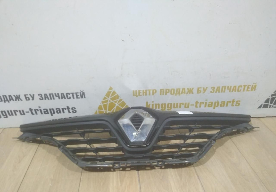 Решетка радиатора бу Renault Kaptur OEM 623109428R