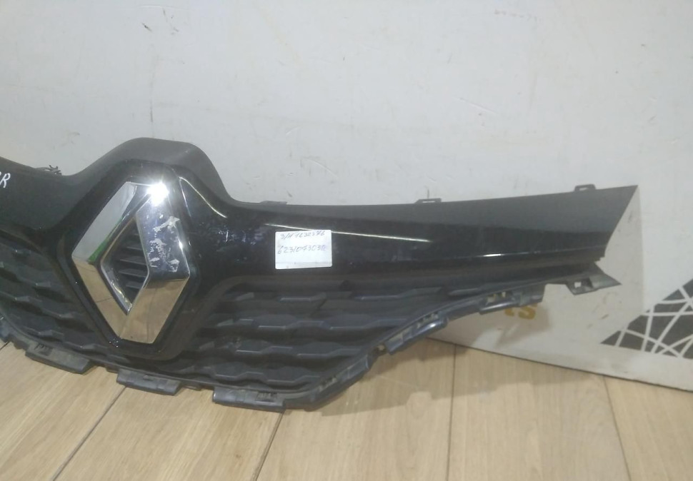 Решетка радиатора бу Renault Kaptur OEM 623109428R