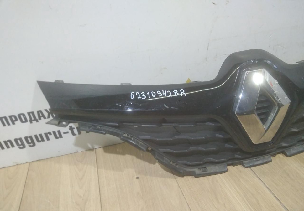 Решетка радиатора бу Renault Kaptur OEM 623109428R