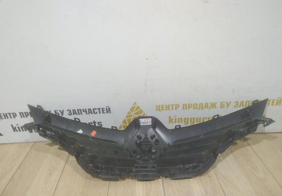 Решетка радиатора бу Renault Kaptur OEM 623109428R