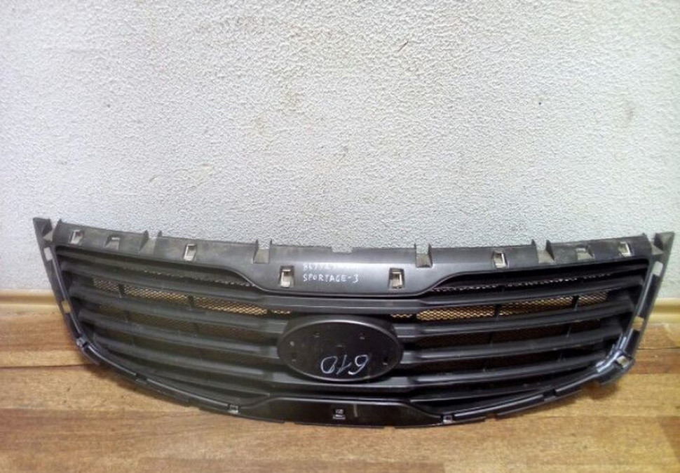 Решетка радиатора без хрома Kia Sportage 3 Oem 863523W000 (трещ)