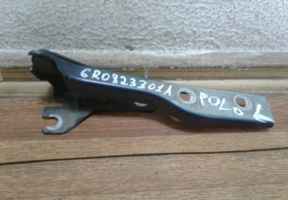 Петля капота левая Volkswagen Polo oem 6r0823301A