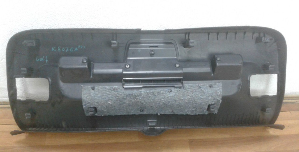 Обивка крышки багажника Volkswagen Golf 7 oem 5g6867605d Обивка крышки багажника Volkswagen Golf 7 oem 5g6867605d