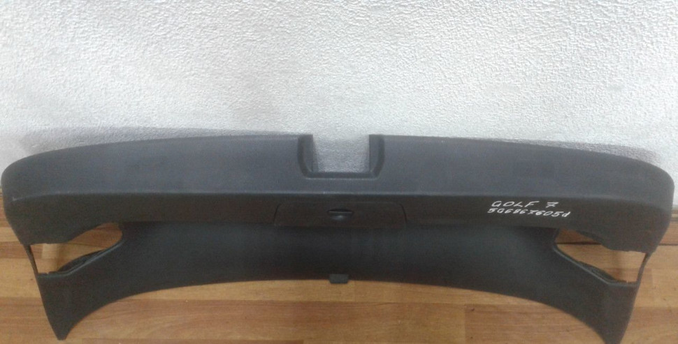 Обивка крышки багажника Volkswagen Golf 7 oem 5g6867605d Обивка крышки багажника Volkswagen Golf 7 oem 5g6867605d