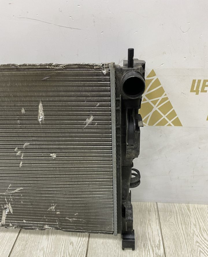 Радиатор охлаждения Renault Logan 2 OEM 214106179R Радиатор охлаждения Renault Logan 2 OEM 214106179R