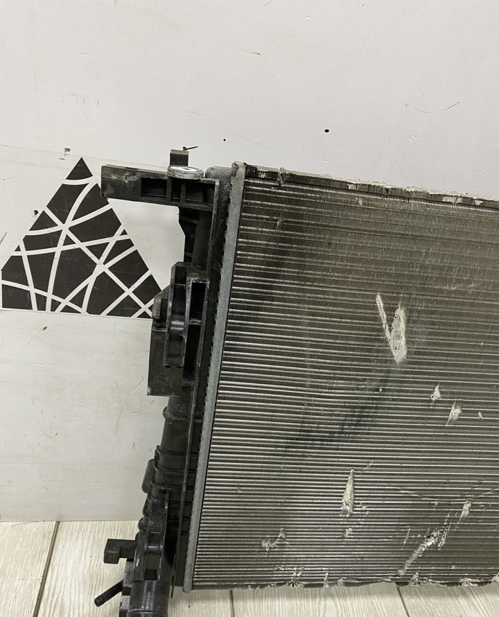 Радиатор охлаждения Renault Logan 2 OEM 214106179R Радиатор охлаждения Renault Logan 2 OEM 214106179R