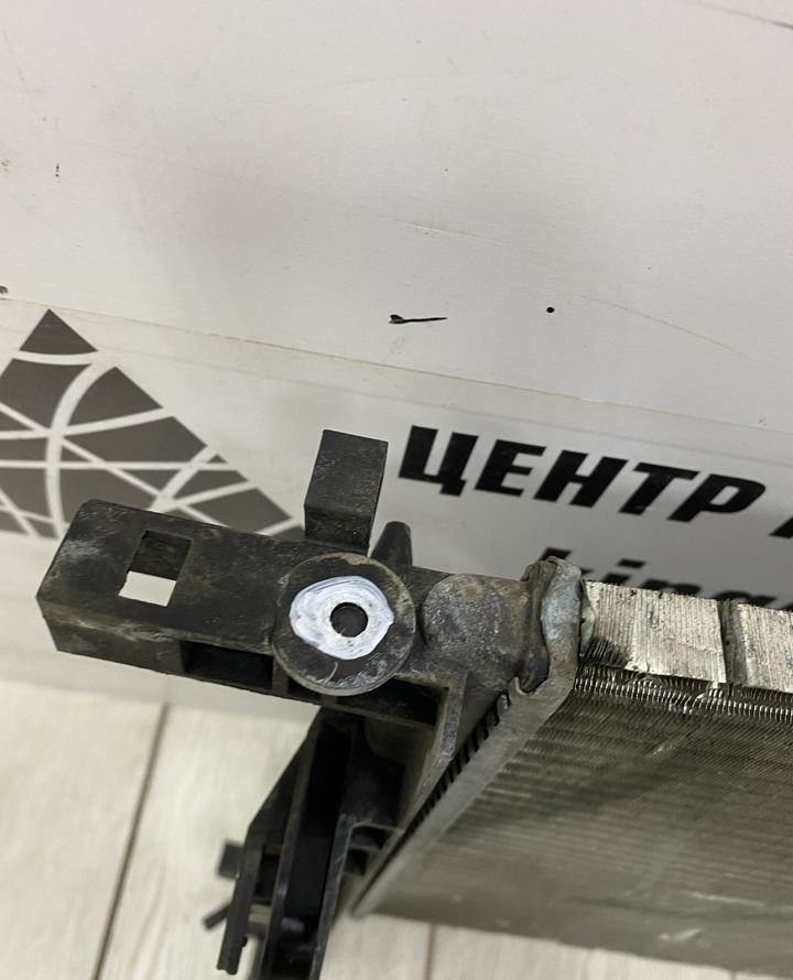 Радиатор охлаждения Renault Logan 2 OEM 214106179R Радиатор охлаждения Renault Logan 2 OEM 214106179R