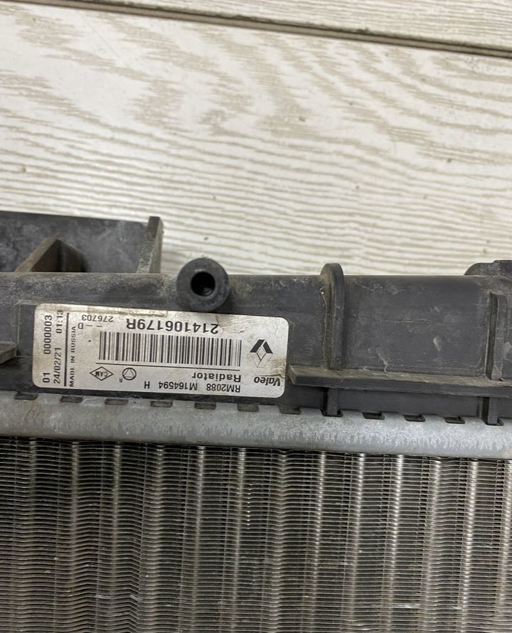 Радиатор охлаждения Renault Logan 2 OEM 214106179R Радиатор охлаждения Renault Logan 2 OEM 214106179R