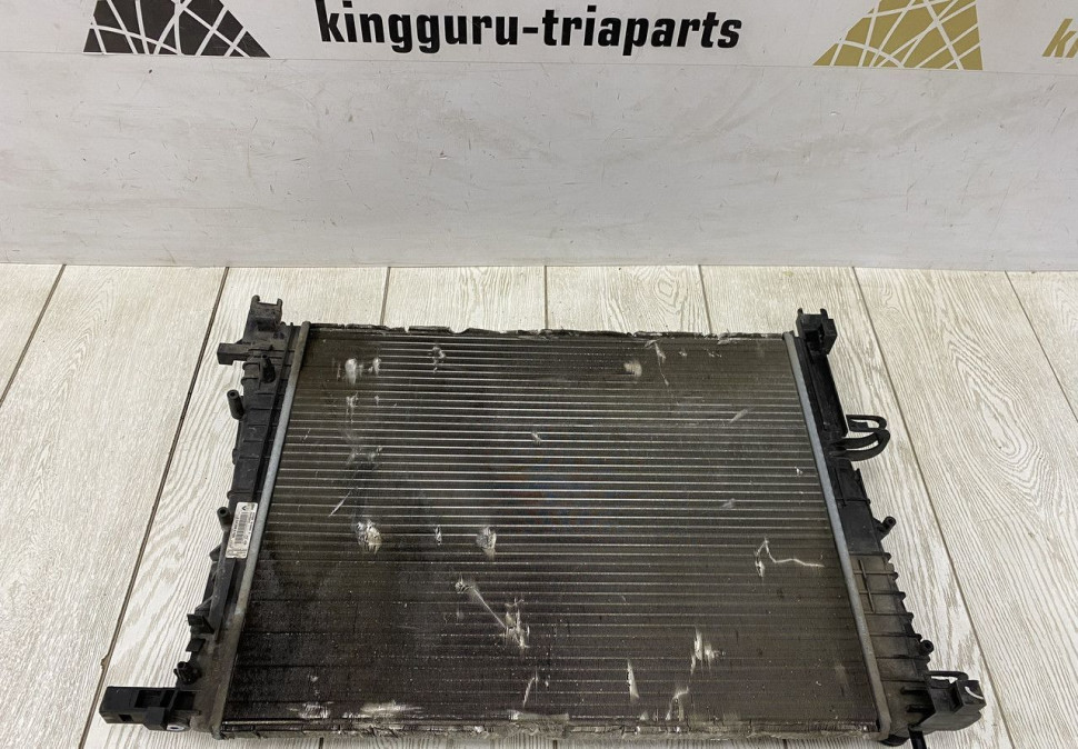 Радиатор охлаждения Renault Logan 2 OEM 214106179R Радиатор охлаждения Renault Logan 2 OEM 214106179R