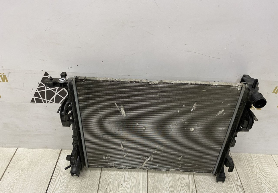 Радиатор охлаждения Renault Logan 2 OEM 214106179R Радиатор охлаждения Renault Logan 2 OEM 214106179R