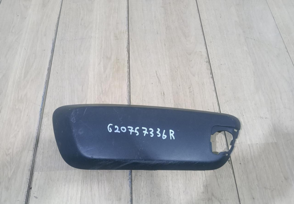 Молдинг переднего бампера правый бу Renault Sandero Stepway 2 OEM 620757336R