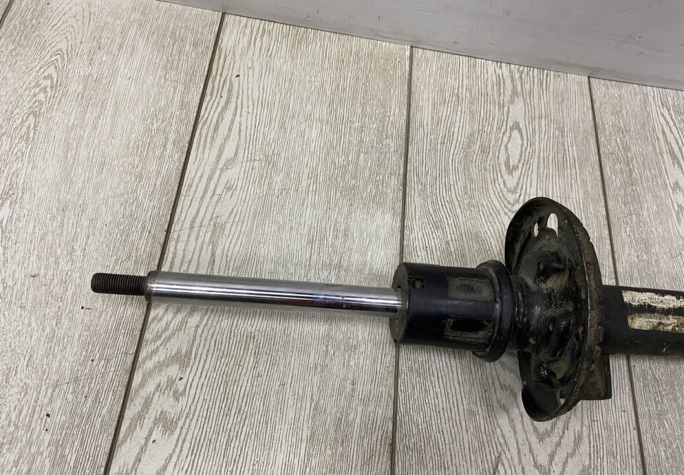 Амортизатор передний Skoda Fabia 2 OEM 6Q0412141C Амортизатор передний Skoda Fabia 2 OEM 6Q0412141C