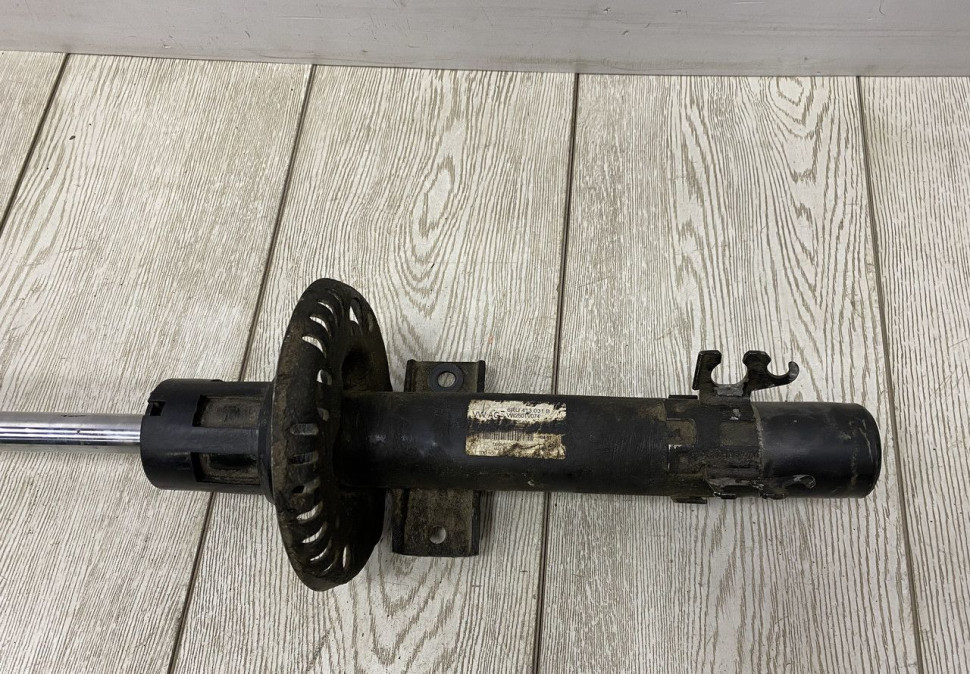 Амортизатор передний Skoda Fabia 2 OEM 6Q0412141C Амортизатор передний Skoda Fabia 2 OEM 6Q0412141C