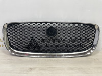 Решетка радиатора  (без хрома) Jaguar F-Pace oem HK83018K28AA ( мал.трещ)