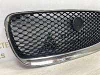 Решетка радиатора  (без хрома) Jaguar F-Pace oem HK83018K28AA ( мал.трещ)