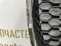 Решетка радиатора  (без хрома) Jaguar F-Pace oem HK83018K28AA ( мал.трещ)