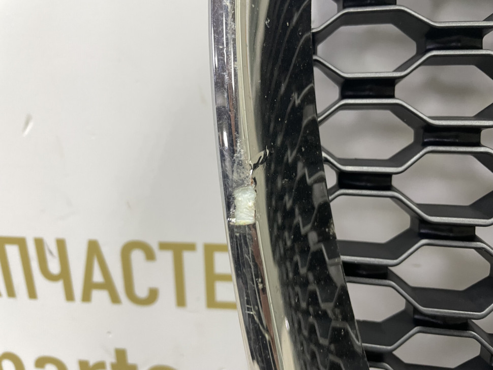 Решетка радиатора  (без хрома) Jaguar F-Pace oem HK83018K28AA ( мал.трещ)