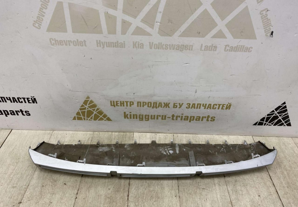 Накладка переднего бампера Skoda Octavia A7 Scout OEM 5E0807733
