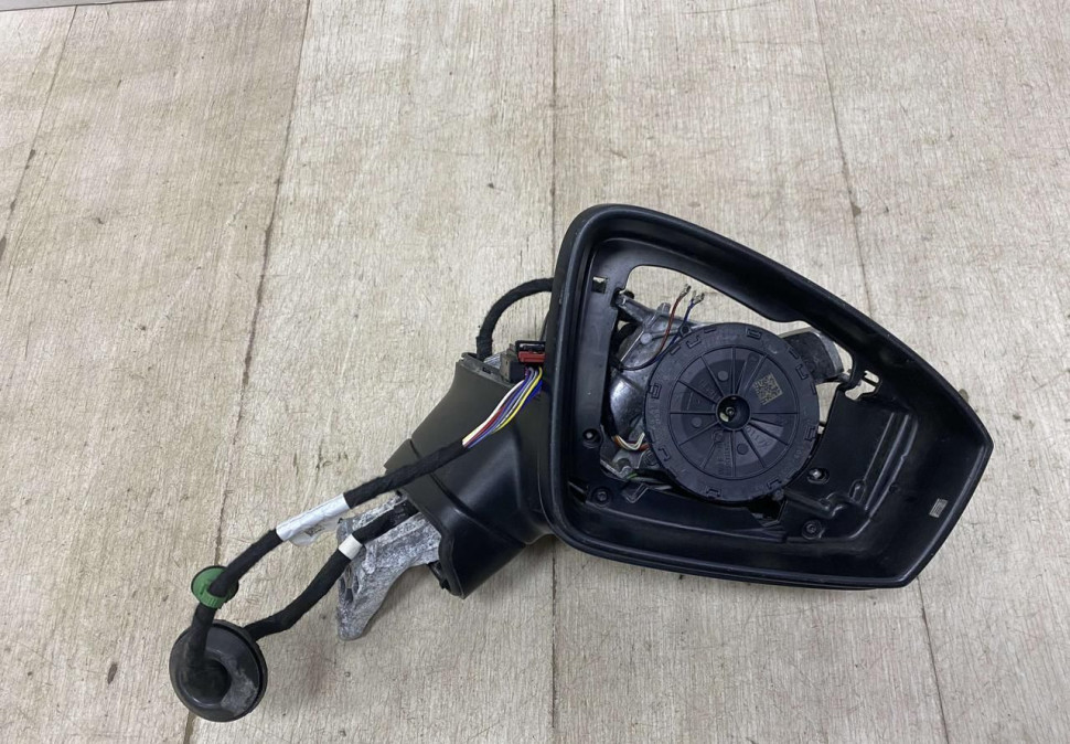 Корпус зеркало правое 13к  Volkswagen Tiguan 2 (16-20) oem 5NB857502