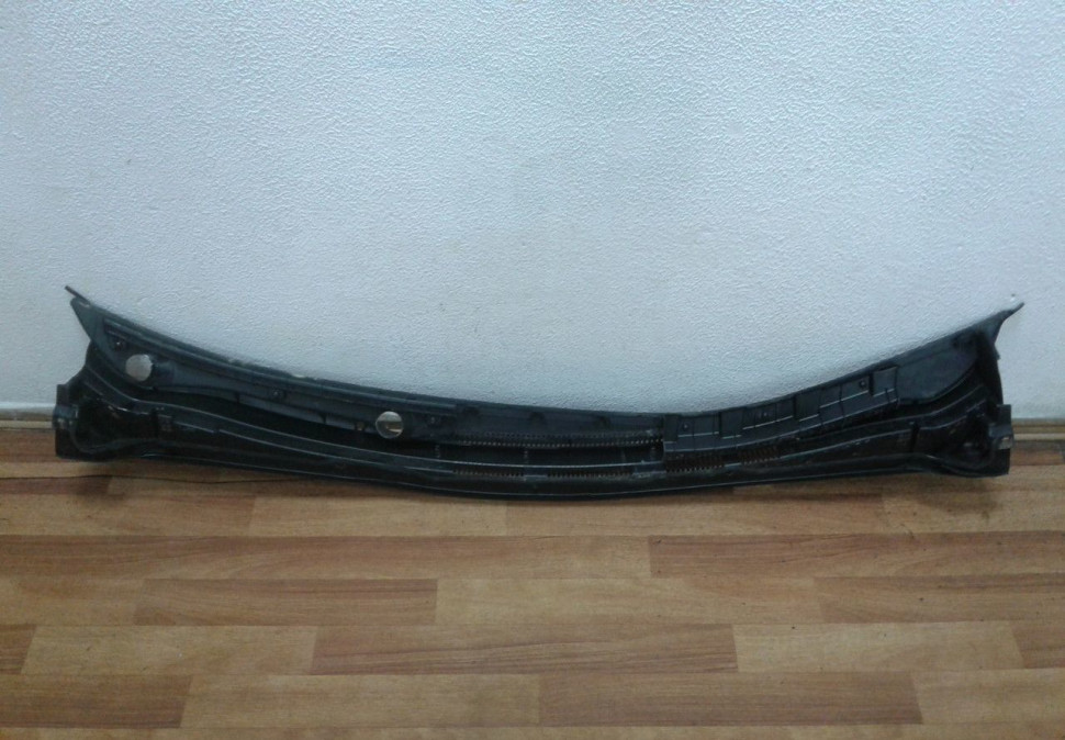 Накладка Жабо Hyundai Solaris 1 oem 861504l100 (слом. мал. часть) Накладка Жабо Hyundai Solaris 1 oem 861504l100 (слом. мал. часть)