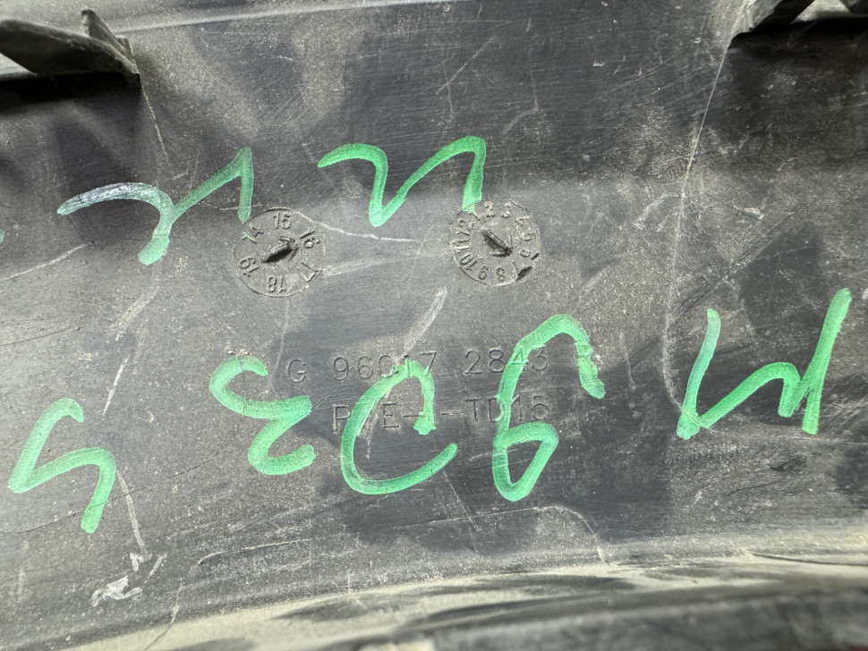 Молдинг бампера передний левый бу Renault Sandero Stepway 2 OEM 960172843R