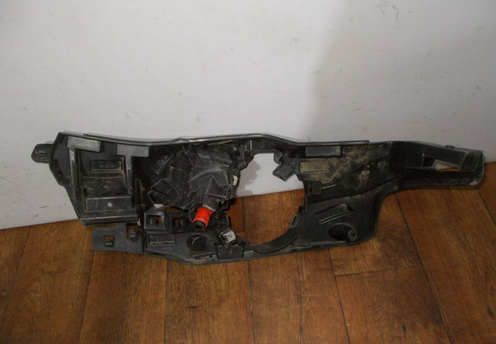 Кронштейн противотуманной фары правый бу BMW X4 F26 OEM 51117338564 Кронштейн противотуманной фары правый бу BMW X4 F26 OEM 51117338564