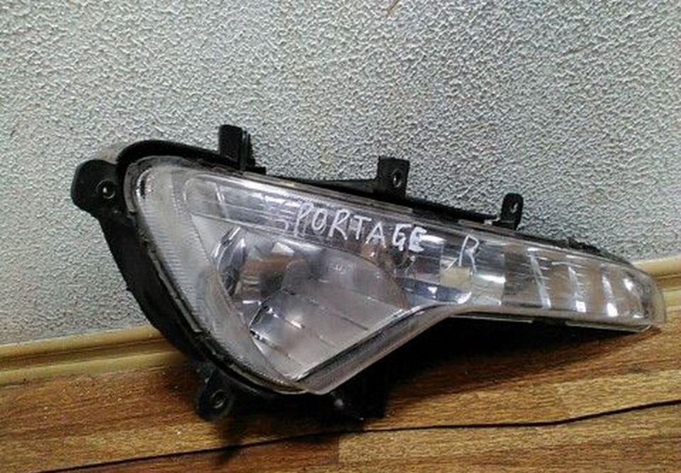 ПТФ передний правый KIA Sportage 3 сломано крепление oem 922023w000 (скл-3)