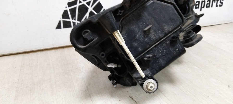 Фара левая LED Volkswagen Touareg 3 oem 761941035A