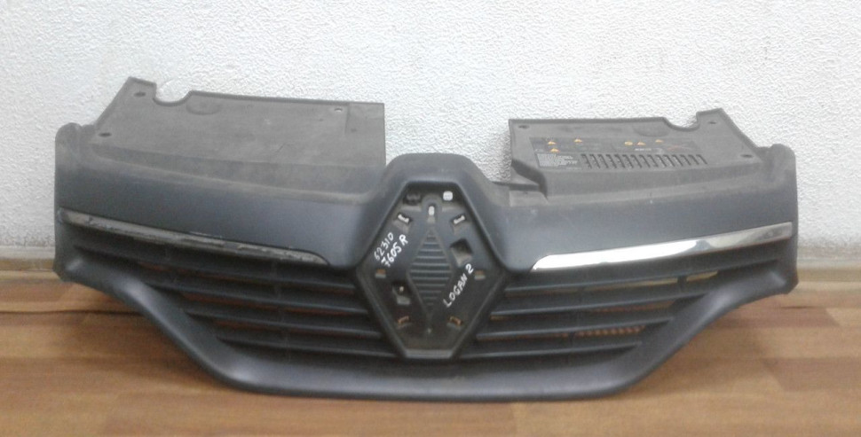 Решетка радиатора бу Renault Logan 2 OEM 623107605R