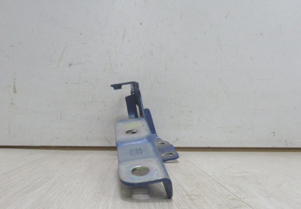 Петля капота левая Kia Rio 4 oem 791204Y000 Петля капота левая Kia Rio 4 oem 791204Y000