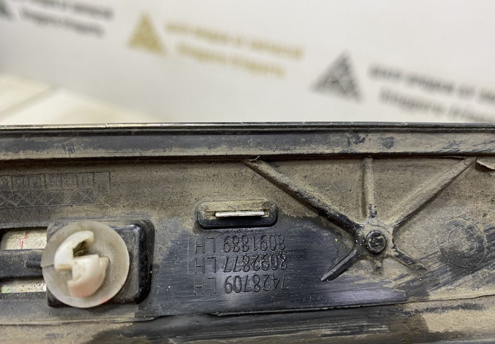 Молдинг двери передний левый нижний BMW X7 G07 OEM 7428709 Молдинг двери передний левый нижний BMW X7 G07 OEM 7428709