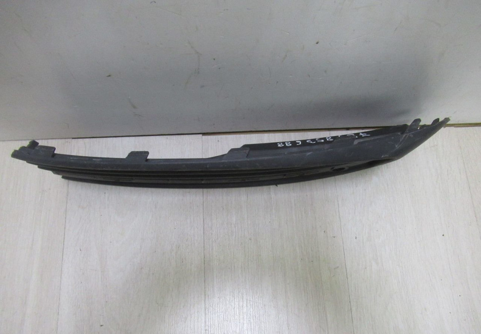 Решетка переднего бампера правая Volkswagen Transporter T6 oem 7e5853684 Решетка переднего бампера правая Volkswagen Transporter T6 oem 7e5853684