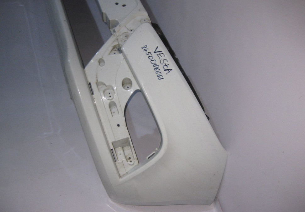 Бампер передний Lada Vesta oem 8450006666 (трещина) (скл-3)