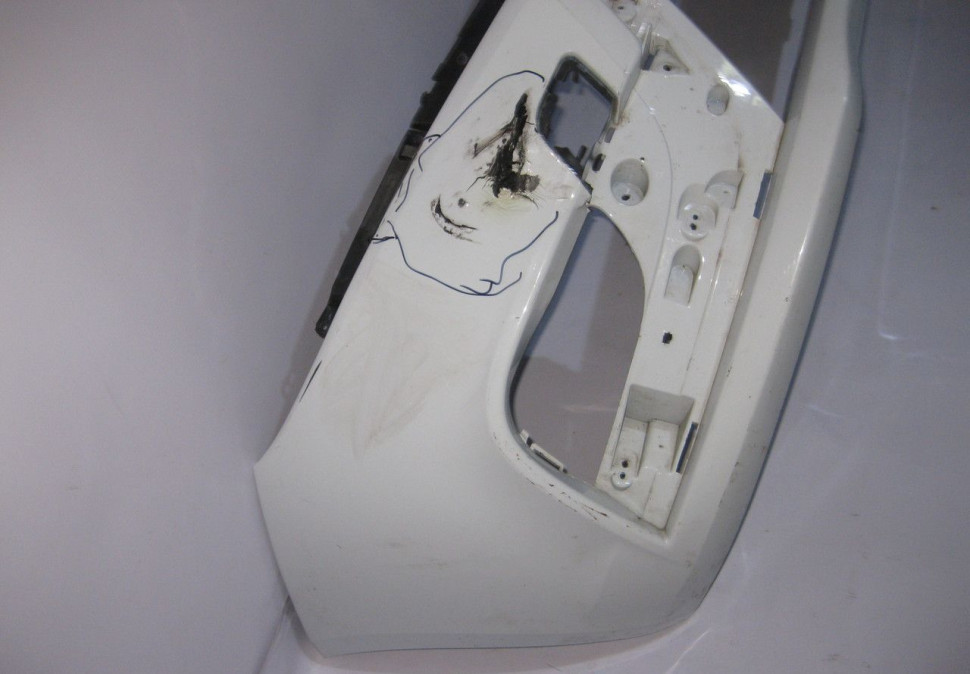 Бампер передний Lada Vesta oem 8450006666 (трещина) (скл-3)