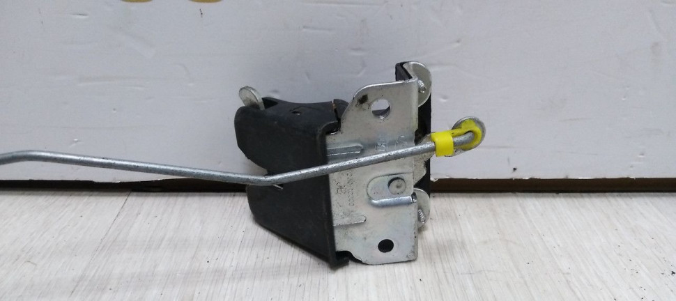 Замок багажника Kia Rio 2 05-11 oem 812301G000 Замок багажника Kia Rio 2 05-11 oem 812301G000