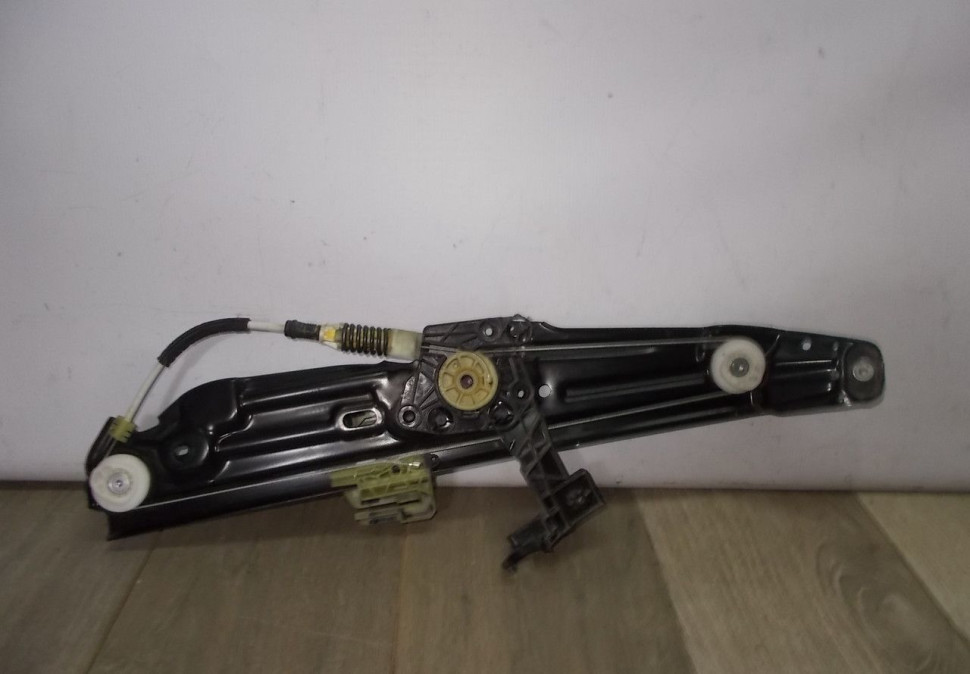 Стеклоподъемник двери задний правый бу BMW 5 F10 OEM 51357182614