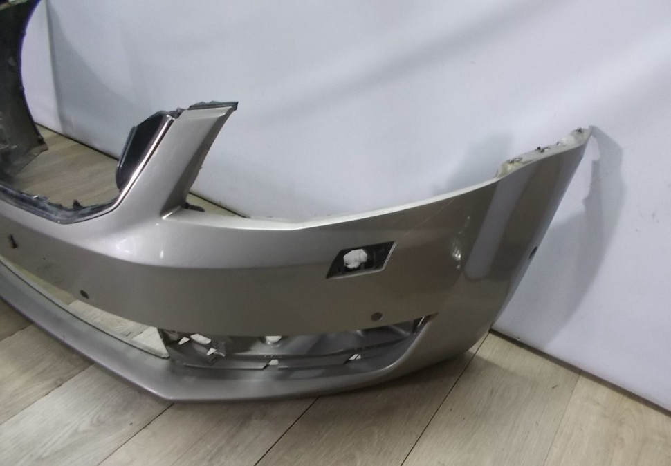 Бампер передний бу Skoda Octavia A7 OEM 5E0807221 Бампер передний бу Skoda Octavia A7 OEM 5E0807221