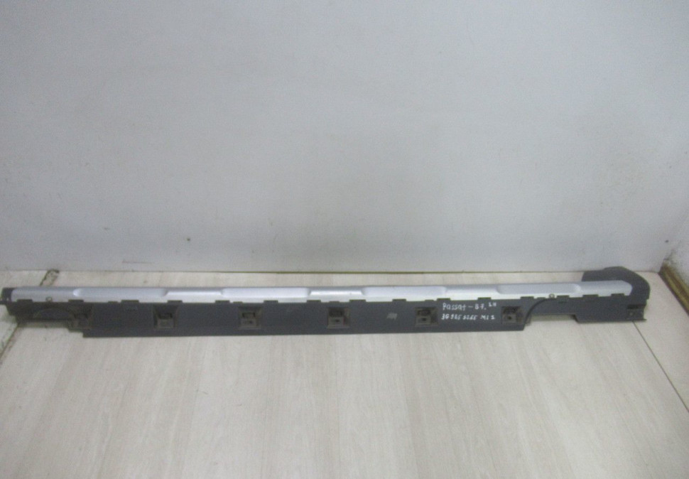Накладка порога правая Volkswagen Passat B8 oem 3g9853855MI1