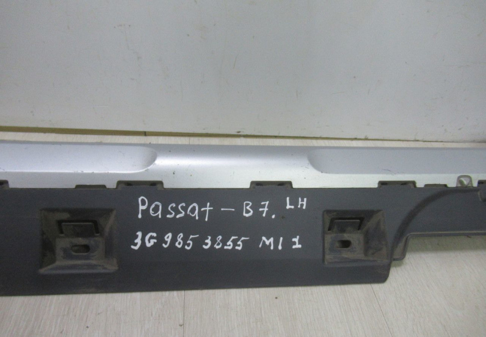 Накладка порога правая Volkswagen Passat B8 oem 3g9853855MI1 Накладка порога правая Volkswagen Passat B8 oem 3g9853855MI1