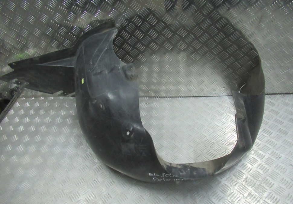 Подкрылок передний левый Volkswagen Polo oem 6ru809961