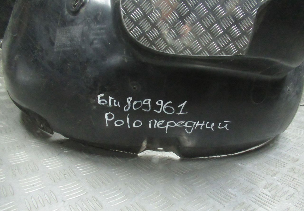 Подкрылок передний левый Volkswagen Polo oem 6ru809961