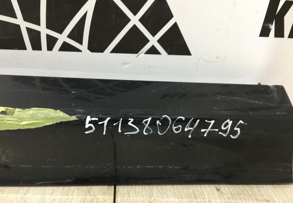 Молдинг двери передний левый BMW X3 G01 M-Pack OEM 51138064795 Молдинг двери передний левый BMW X3 G01 M-Pack OEM 51138064795